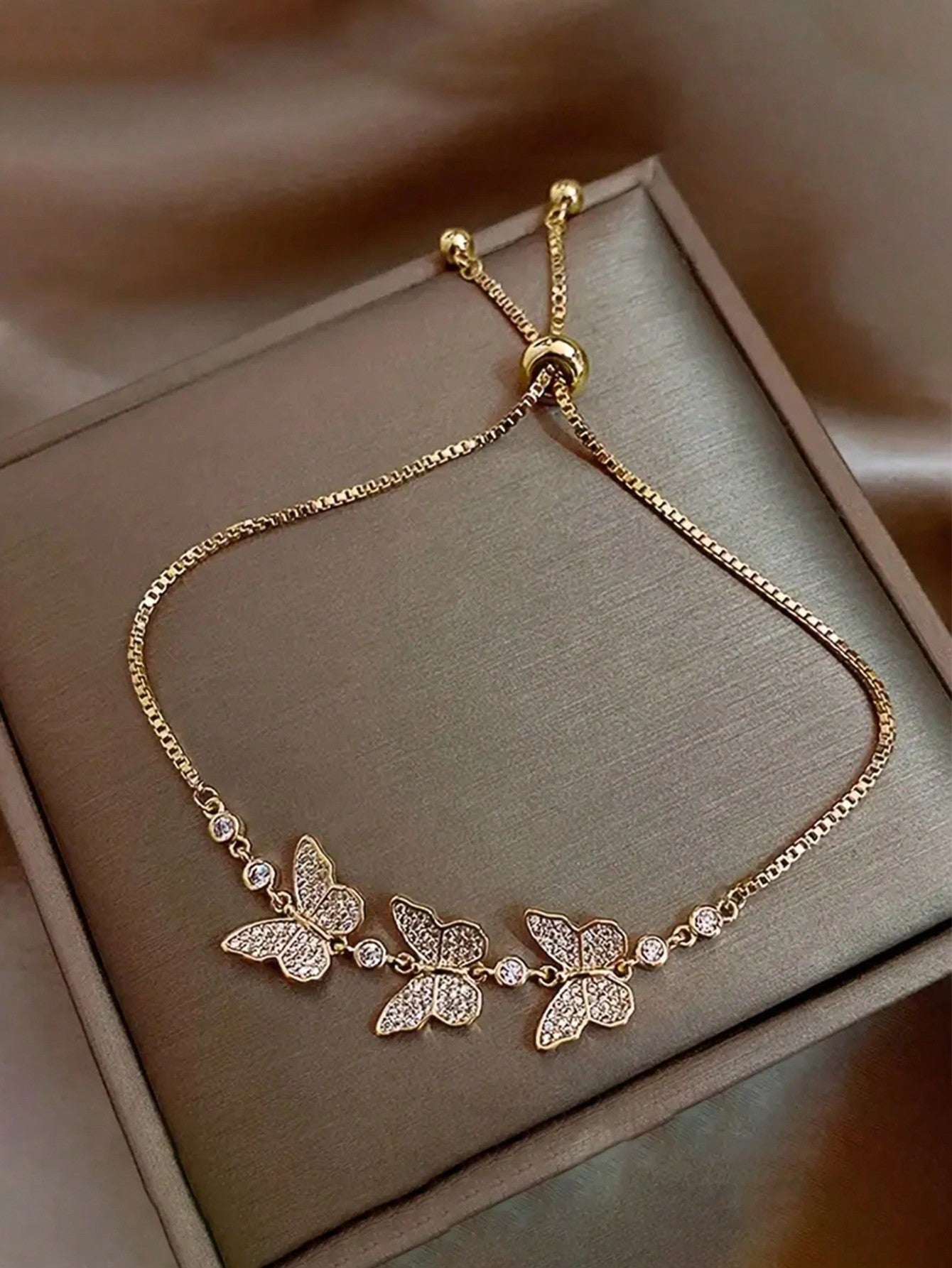 "Light & Elegant" Adjustable Cubic Zirconia Flower Bracelet