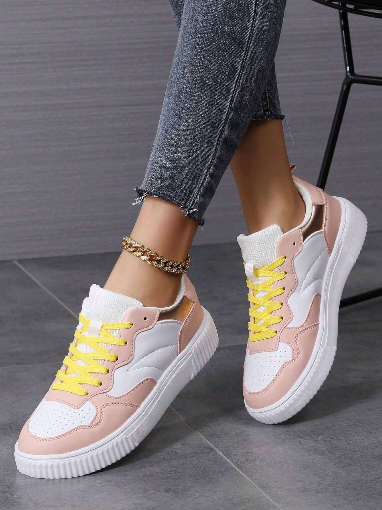 Laurie Glitter Round Toe Sneakers